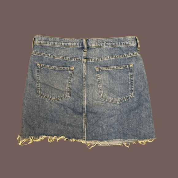 Everlane Denim Skirt | Raw Hem Light Wash | Size 12 | Modern Minimalist - Picture 3 of 6